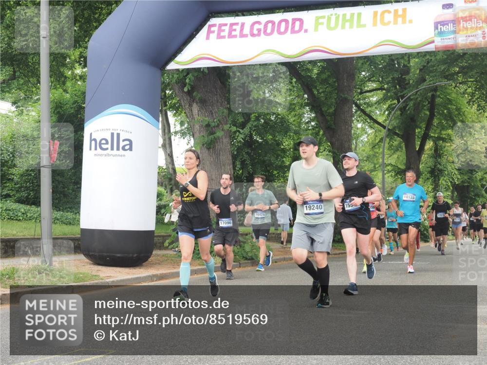 29.06.2025 - hella hamburg halbmarathon KatJ http://msf.ph/oto/8519569 29.06.2025 10:49:18 Zwischen KM18-KM19 1377, 1432, 7250 meine-sportfotos.de
