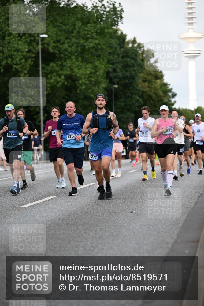 29.06.2025 - hella hamburg halbmarathon Dr. Thomas Lammeyer http://msf.ph/oto/8519571 29.06.2025 10:04:54 Kennedybrücke 1387, 1568, 1611, 1681, 2236, 2354, 2363, 3141, 3740, 3983, 4238, 4249, 4616, 4708, 4945, 5033, 5418, 5870, 6147, 6487, 6531, 6714, 6757, 6835, 7757, 8255, 8478, 8923, 9553, 9555, 10188, 10271, 10797, 11324 meine-sportfotos.de