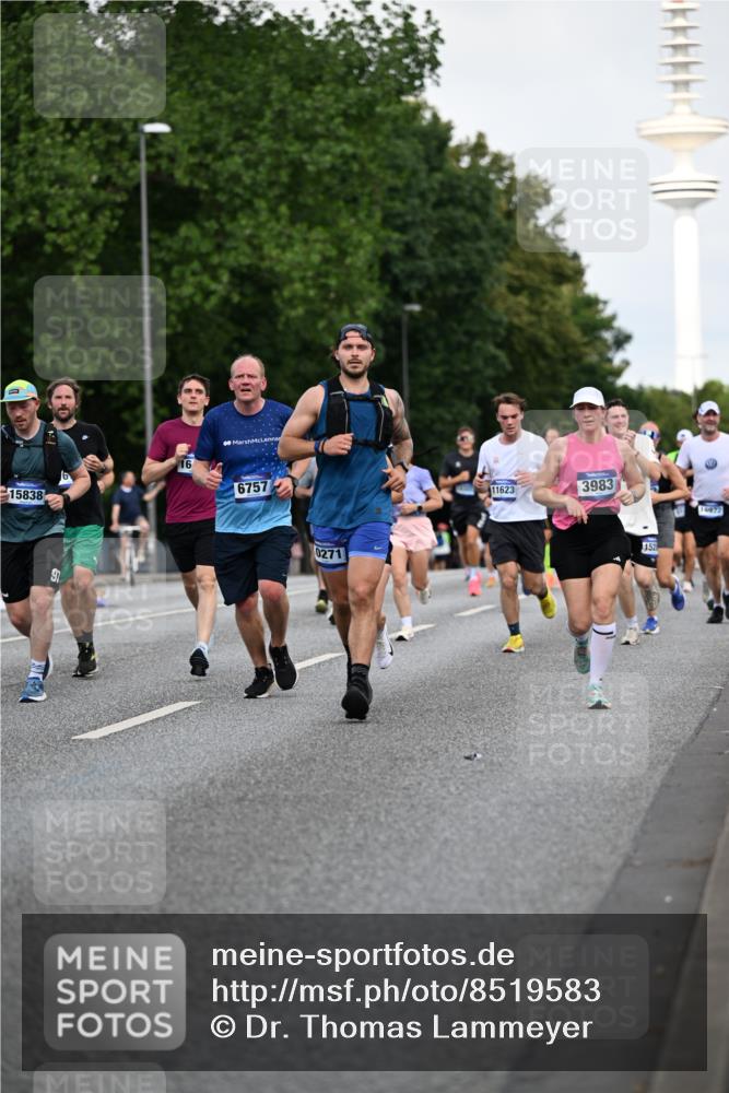 29.06.2025 - hella hamburg halbmarathon Dr. Thomas Lammeyer http://msf.ph/oto/8519583 29.06.2025 10:04:54 Kennedybrücke 1387, 1568, 1611, 1681, 2236, 2354, 2363, 3141, 3740, 3983, 4238, 4249, 4616, 4708, 4945, 5033, 5418, 5870, 6147, 6487, 6531, 6714, 6757, 6835, 7757, 8255, 8478, 8923, 9553, 9555, 10188, 10271, 10797, 11324 meine-sportfotos.de