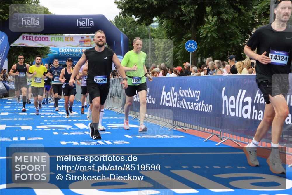 29.06.2025 - hella hamburg halbmarathon Strokosch-Dieckow http://msf.ph/oto/8519590 29.06.2025 10:56:54 Ziel 1485, 1955, 2282, 2378, 2741, 2759, 4299, 5033, 5418, 6835, 7716, 8669, 11043, 11212, 11638, 13816, 14678, 15097, 16008, 16009, 16470, 16620, 16679, 18719, 19091 meine-sportfotos.de