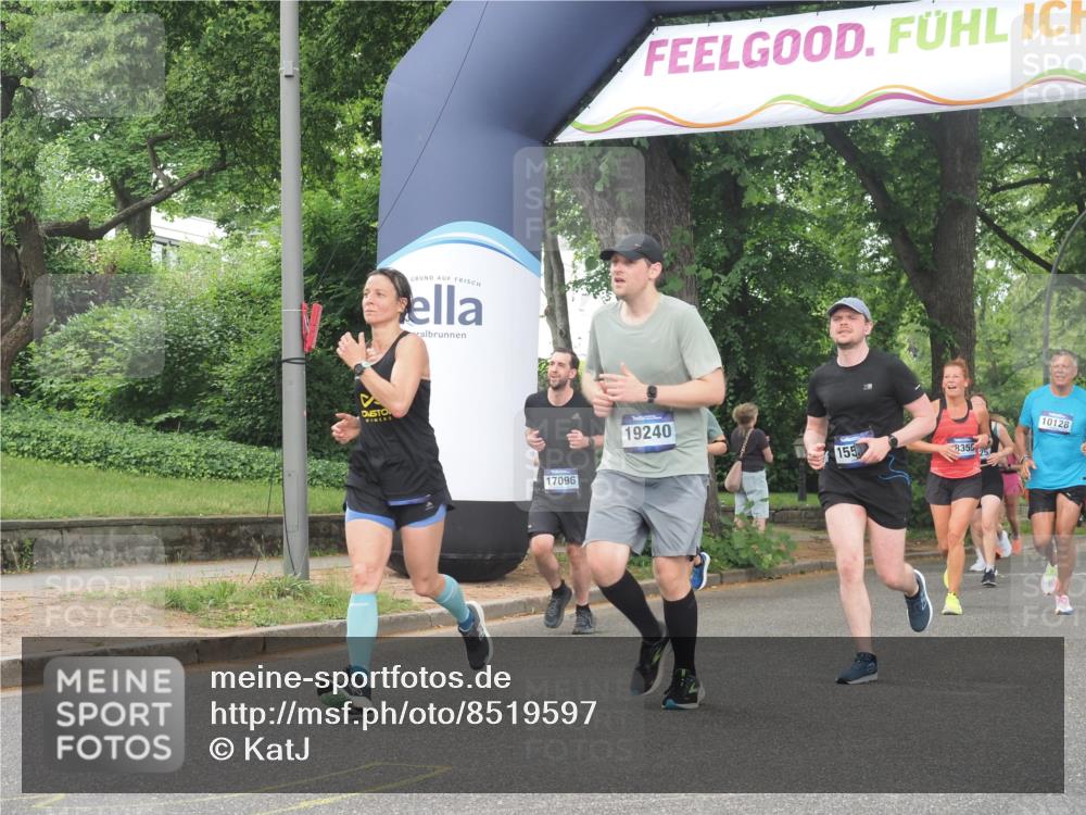 29.06.2025 - hella hamburg halbmarathon KatJ http://msf.ph/oto/8519597 29.06.2025 10:49:19 Zwischen KM18-KM19 1377, 1432, 7250 meine-sportfotos.de