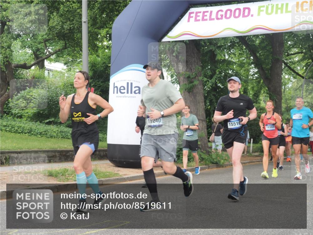 29.06.2025 - hella hamburg halbmarathon KatJ http://msf.ph/oto/8519611 29.06.2025 10:49:19 Zwischen KM18-KM19 1377, 1432, 7250 meine-sportfotos.de