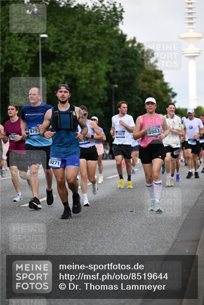 29.06.2025 - hella hamburg halbmarathon Dr. Thomas Lammeyer http://msf.ph/oto/8519644 29.06.2025 10:04:55 Kennedybrücke 1387, 1568, 1611, 2236, 2354, 2363, 3141, 3740, 3983, 4238, 4249, 4616, 4708, 4945, 5033, 5418, 5870, 6147, 6487, 6531, 6714, 6757, 6835, 7757, 8255, 8478, 8923, 9553, 9555, 10188, 10271, 10705, 10797, 11324 meine-sportfotos.de