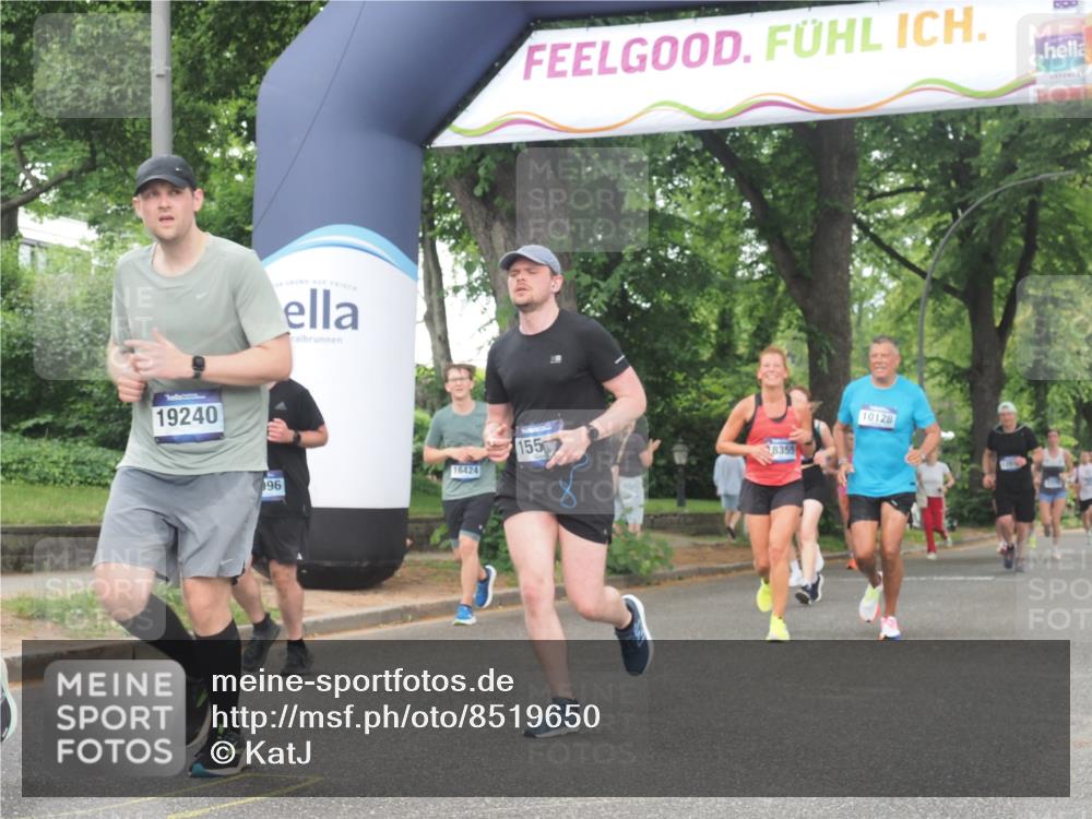29.06.2025 - hella hamburg halbmarathon KatJ http://msf.ph/oto/8519650 29.06.2025 10:49:20 Zwischen KM18-KM19 1377, 1432, 3625 meine-sportfotos.de
