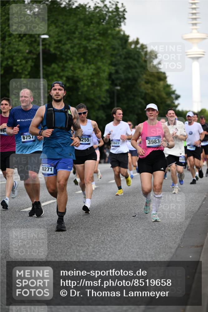 29.06.2025 - hella hamburg halbmarathon Dr. Thomas Lammeyer http://msf.ph/oto/8519658 29.06.2025 10:04:56 Kennedybrücke 1387, 1568, 1611, 2236, 2354, 2363, 3141, 3625, 3740, 3983, 4238, 4249, 4616, 4708, 4945, 5033, 5870, 6147, 6487, 6531, 6714, 6757, 6835, 7757, 8255, 8478, 8923, 9553, 9555, 10188, 10271, 10705, 11324 meine-sportfotos.de