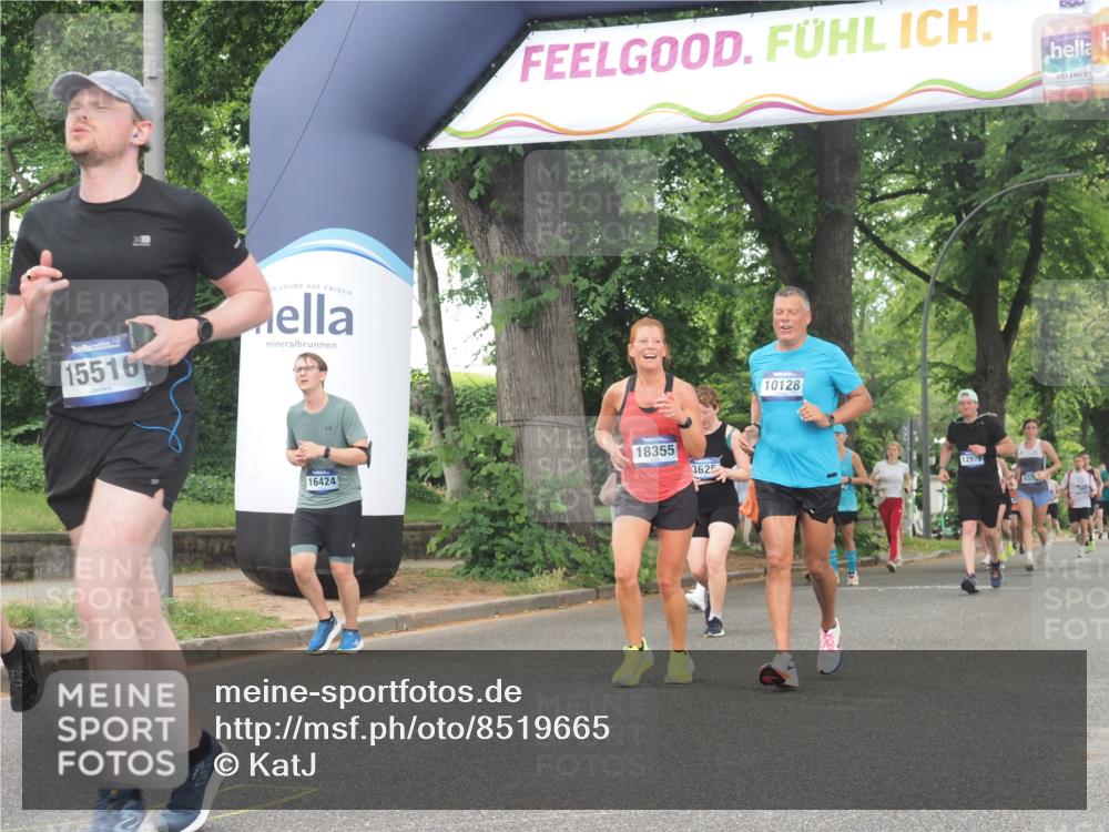 29.06.2025 - hella hamburg halbmarathon KatJ http://msf.ph/oto/8519665 29.06.2025 10:49:20 Zwischen KM18-KM19 1377, 1432, 3625 meine-sportfotos.de