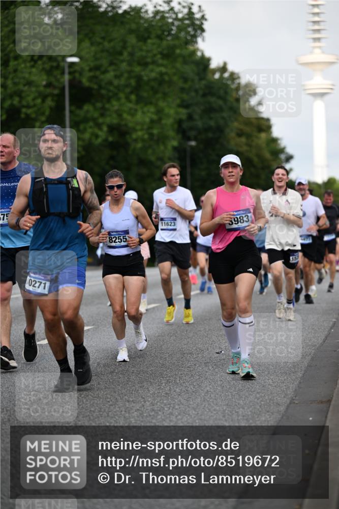 29.06.2025 - hella hamburg halbmarathon Dr. Thomas Lammeyer http://msf.ph/oto/8519672 29.06.2025 10:04:56 Kennedybrücke 1387, 1568, 1611, 2236, 2354, 2363, 3141, 3625, 3740, 3983, 4238, 4249, 4616, 4708, 4945, 5033, 5870, 6147, 6487, 6531, 6714, 6757, 6835, 7757, 8255, 8478, 8923, 9553, 9555, 10188, 10271, 10705, 11324 meine-sportfotos.de