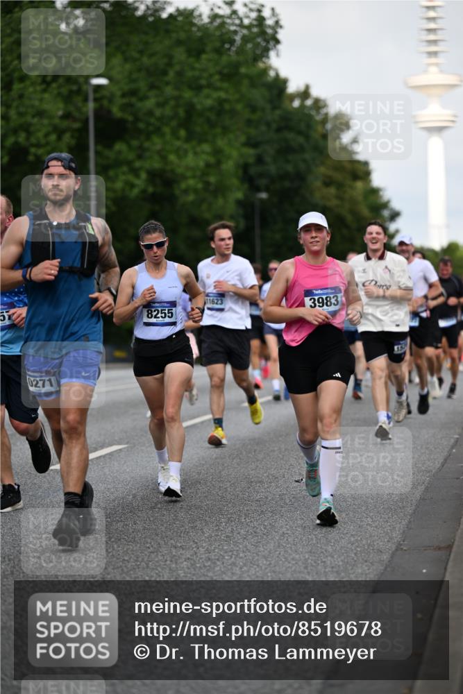 29.06.2025 - hella hamburg halbmarathon Dr. Thomas Lammeyer http://msf.ph/oto/8519678 29.06.2025 10:04:56 Kennedybrücke 1387, 1568, 1611, 2236, 2354, 2363, 3141, 3625, 3740, 3983, 4238, 4249, 4616, 4708, 4945, 5033, 5870, 6147, 6487, 6531, 6714, 6757, 6835, 7757, 8255, 8478, 8923, 9553, 9555, 10188, 10271, 10705, 11324 meine-sportfotos.de