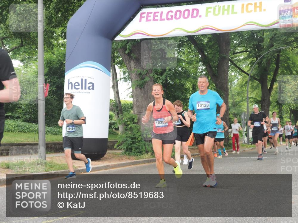 29.06.2025 - hella hamburg halbmarathon KatJ http://msf.ph/oto/8519683 29.06.2025 10:49:21 Zwischen KM18-KM19 1147, 1377, 3625 meine-sportfotos.de