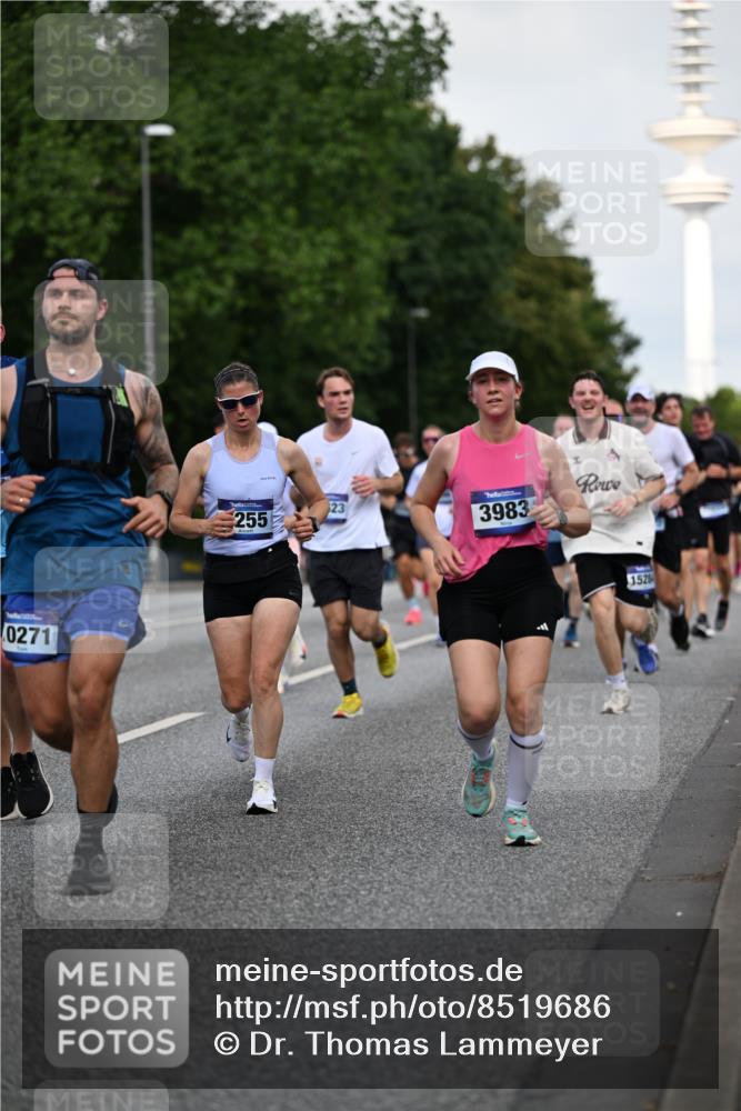 29.06.2025 - hella hamburg halbmarathon Dr. Thomas Lammeyer http://msf.ph/oto/8519686 29.06.2025 10:04:56 Kennedybrücke 1387, 1568, 1611, 2236, 2354, 2363, 3141, 3625, 3740, 3983, 4238, 4249, 4616, 4708, 4945, 5033, 5870, 6147, 6487, 6531, 6714, 6757, 6835, 7757, 8255, 8478, 8923, 9553, 9555, 10188, 10271, 10705, 11324 meine-sportfotos.de