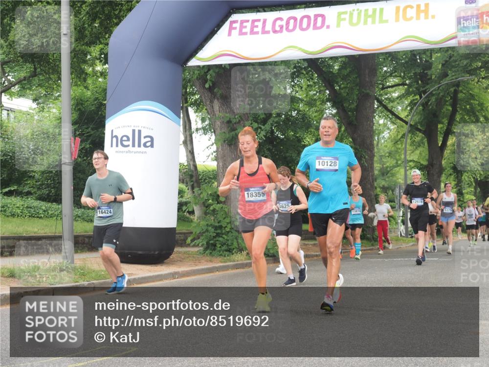 29.06.2025 - hella hamburg halbmarathon KatJ http://msf.ph/oto/8519692 29.06.2025 10:49:21 Zwischen KM18-KM19 1147, 1377, 3625 meine-sportfotos.de