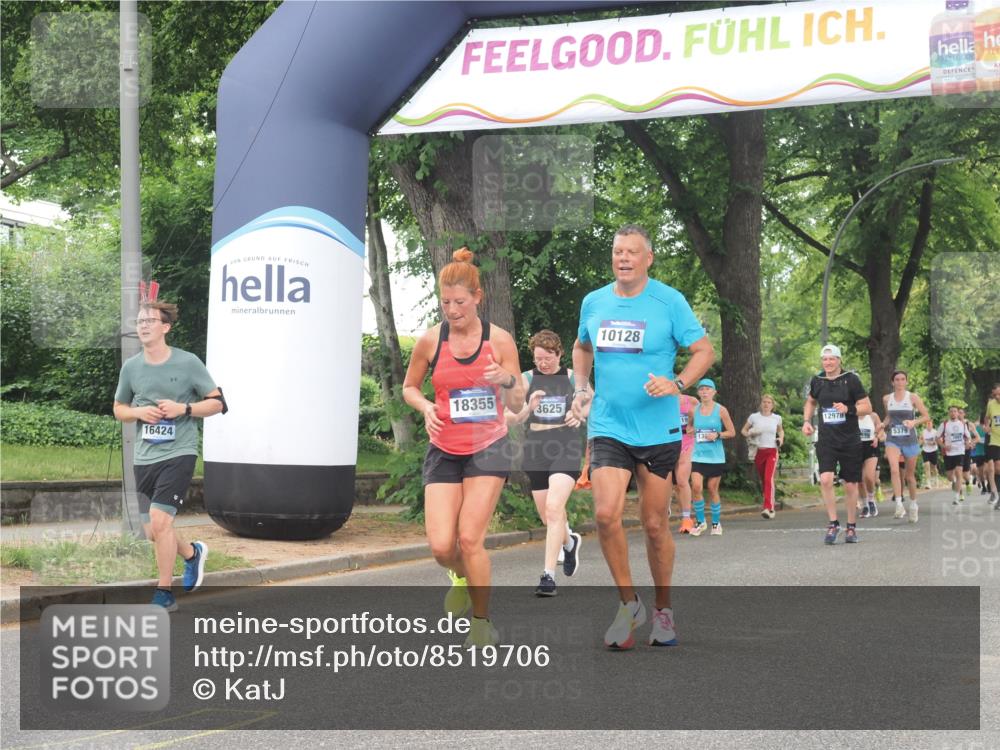 29.06.2025 - hella hamburg halbmarathon KatJ http://msf.ph/oto/8519706 29.06.2025 10:49:21 Zwischen KM18-KM19 1147, 1377, 3625 meine-sportfotos.de