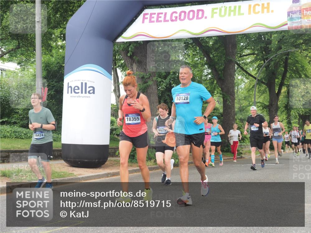 29.06.2025 - hella hamburg halbmarathon KatJ http://msf.ph/oto/8519715 29.06.2025 10:49:21 Zwischen KM18-KM19 1147, 1377, 3625 meine-sportfotos.de