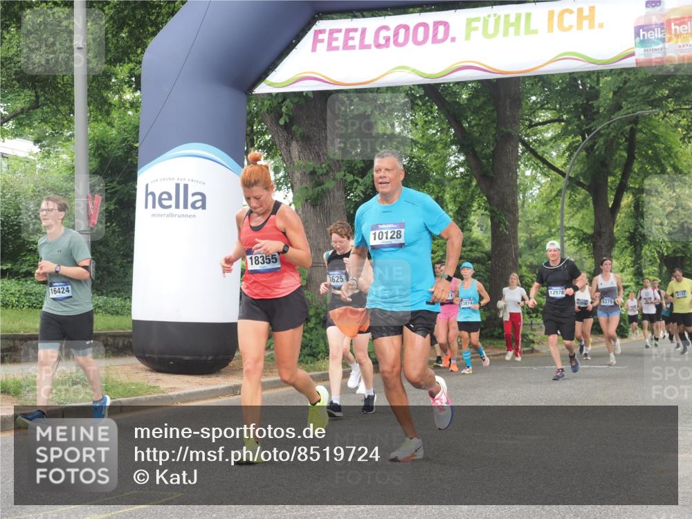 29.06.2025 - hella hamburg halbmarathon KatJ http://msf.ph/oto/8519724 29.06.2025 10:49:21 Zwischen KM18-KM19 1147, 1377, 3625 meine-sportfotos.de
