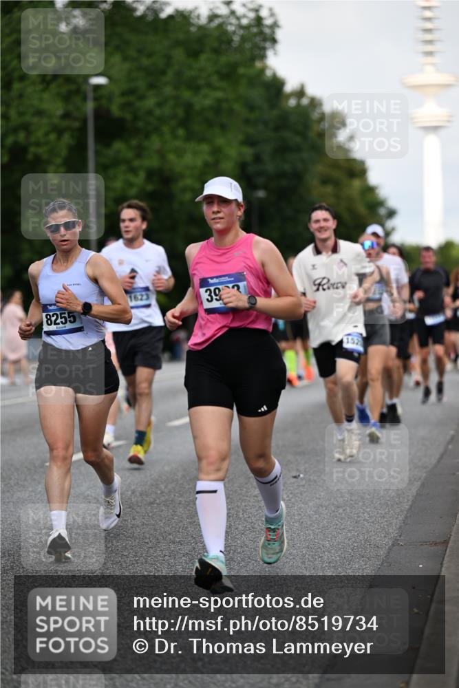 29.06.2025 - hella hamburg halbmarathon Dr. Thomas Lammeyer http://msf.ph/oto/8519734 29.06.2025 10:04:57 Kennedybrücke 1387, 1568, 1611, 2354, 2363, 3141, 3625, 3740, 3983, 4238, 4249, 4616, 4708, 4945, 5033, 5870, 6147, 6487, 6531, 6714, 6757, 6835, 7757, 7761, 8255, 8478, 8923, 9553, 9555, 10188, 10271, 10705, 11324 meine-sportfotos.de