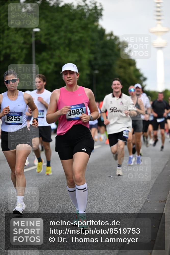 29.06.2025 - hella hamburg halbmarathon Dr. Thomas Lammeyer http://msf.ph/oto/8519753 29.06.2025 10:04:58 Kennedybrücke 1387, 1568, 1611, 2354, 2363, 3141, 3625, 3740, 3983, 4238, 4249, 4708, 4945, 5033, 5870, 6147, 6487, 6531, 6591, 6714, 6757, 6835, 7757, 7759, 7761, 8255, 8478, 8923, 9553, 9555, 10188, 10271, 10705, 11324 meine-sportfotos.de
