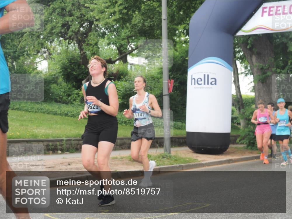 29.06.2025 - hella hamburg halbmarathon KatJ http://msf.ph/oto/8519757 29.06.2025 10:49:23 Zwischen KM18-KM19 1147, 1377, 3625, 5379 meine-sportfotos.de