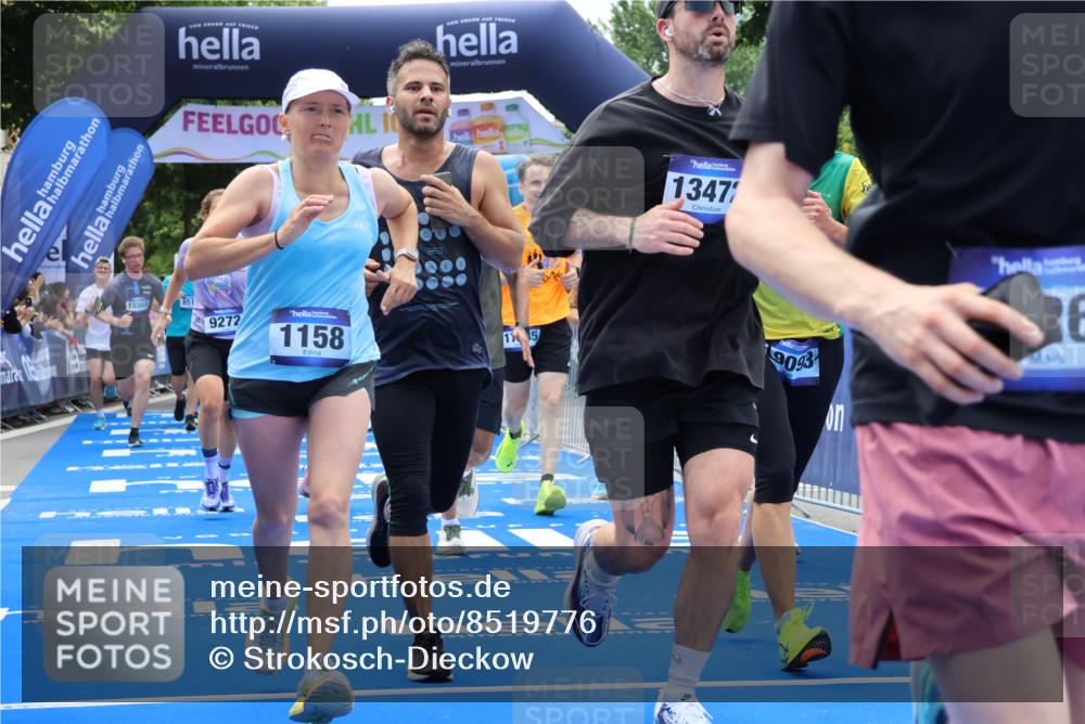 29.06.2025 - hella hamburg halbmarathon Strokosch-Dieckow http://msf.ph/oto/8519776 29.06.2025 11:23:14 Ziel 1158, 1963, 2688, 2956, 3573, 3770, 5251, 5939, 6102, 6874, 8327, 9270, 9272, 9457, 9748, 13264, 13472, 13781, 14421, 14503, 14510, 14512, 15569, 15952, 16613, 16638, 17556, 17885, 18962, 19093 meine-sportfotos.de