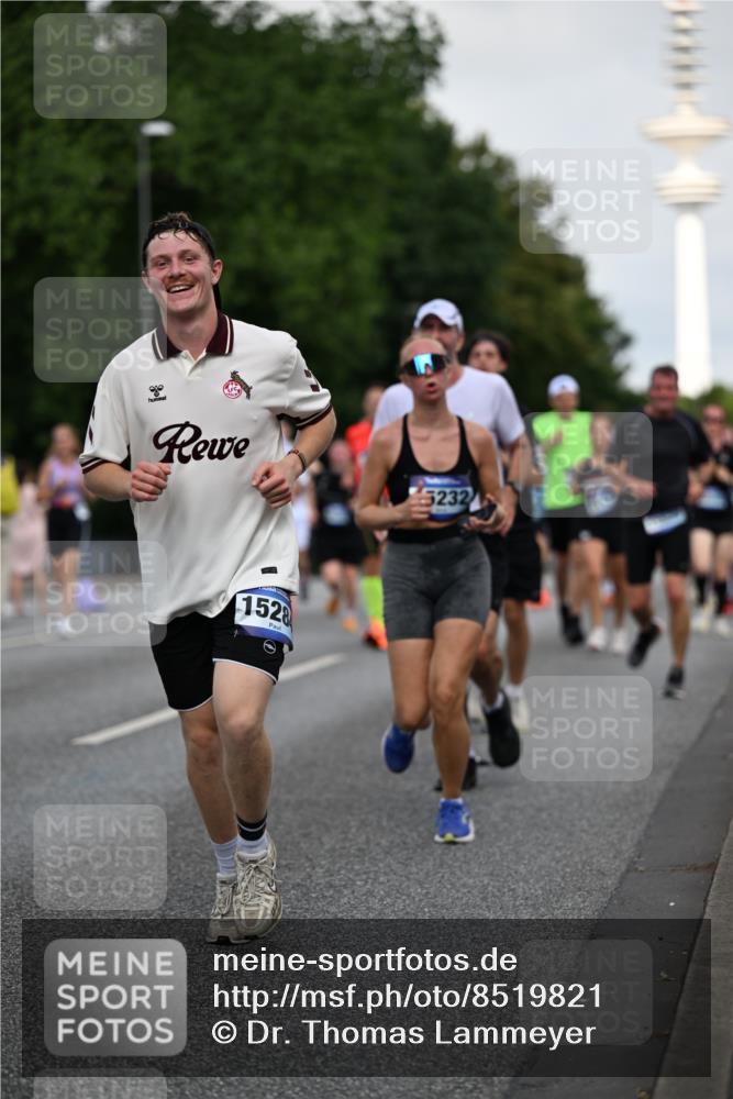 29.06.2025 - hella hamburg halbmarathon Dr. Thomas Lammeyer http://msf.ph/oto/8519821 29.06.2025 10:05:00 Kennedybrücke 1387, 1420, 1568, 1726, 2354, 2363, 3625, 3740, 3983, 4238, 4249, 4708, 5033, 5870, 6147, 6487, 6531, 6591, 6714, 6757, 6835, 7757, 7759, 7761, 8255, 8326, 8478, 8691, 8923, 10188, 10271, 10705, 11324 meine-sportfotos.de
