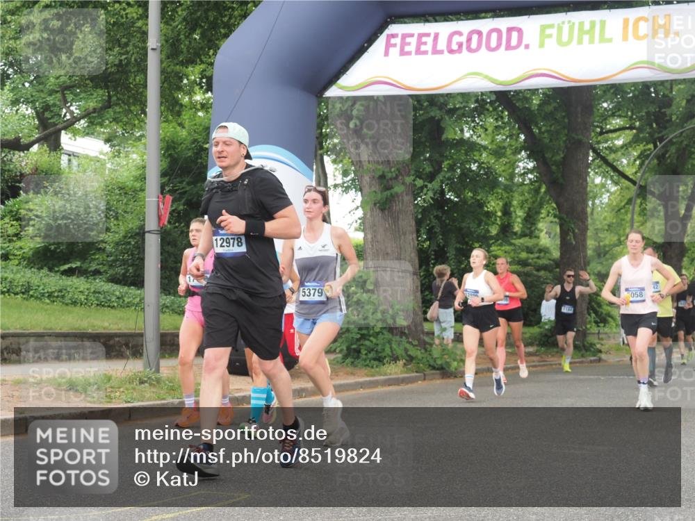 29.06.2025 - hella hamburg halbmarathon KatJ http://msf.ph/oto/8519824 29.06.2025 10:49:25 Zwischen KM18-KM19 1147, 3625, 5058, 5379 meine-sportfotos.de