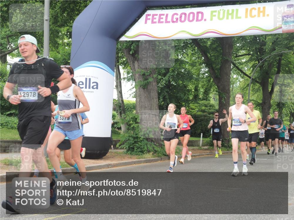 29.06.2025 - hella hamburg halbmarathon KatJ http://msf.ph/oto/8519847 29.06.2025 10:49:25 Zwischen KM18-KM19 1147, 3625, 5058, 5379 meine-sportfotos.de