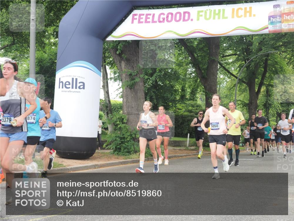 29.06.2025 - hella hamburg halbmarathon KatJ http://msf.ph/oto/8519860 29.06.2025 10:49:25 Zwischen KM18-KM19 1147, 3625, 5058, 5379 meine-sportfotos.de