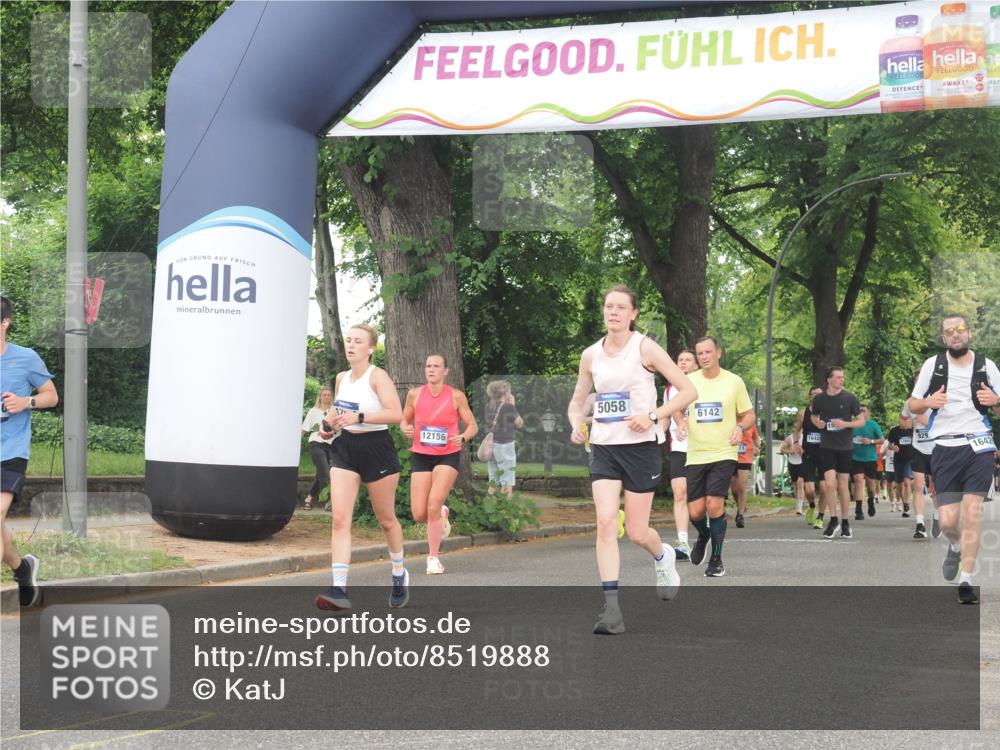 29.06.2025 - hella hamburg halbmarathon KatJ http://msf.ph/oto/8519888 29.06.2025 10:49:26 Zwischen KM18-KM19 1147, 3625, 5058, 5379, 6142 meine-sportfotos.de
