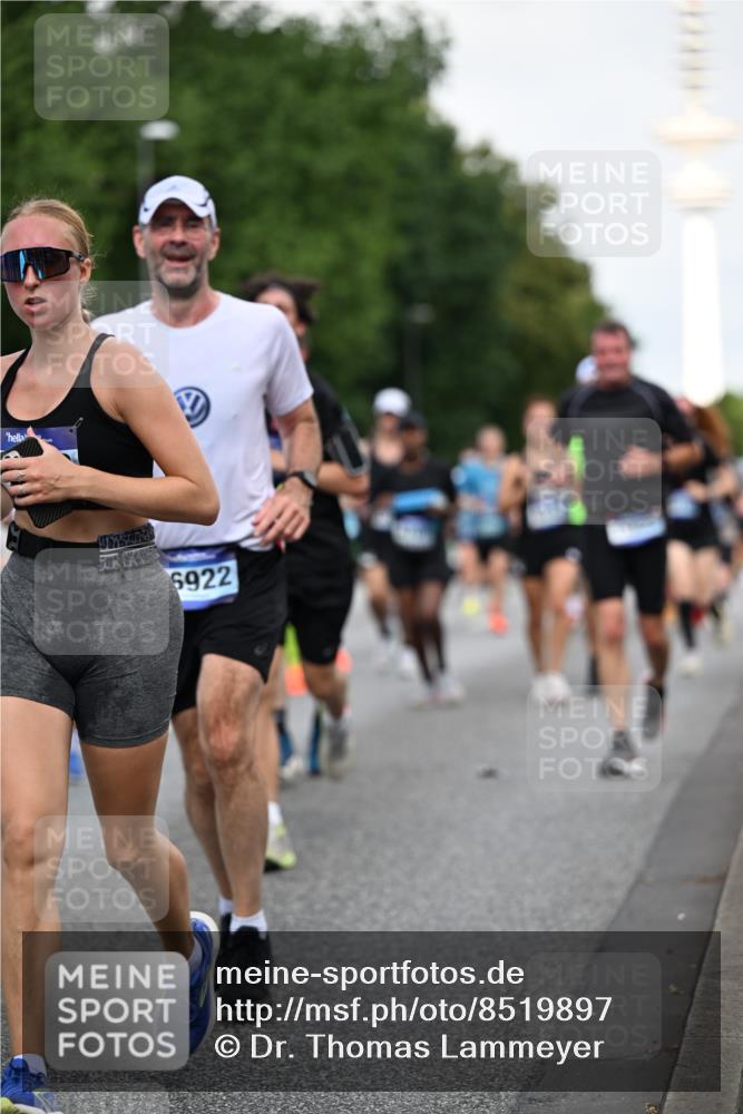29.06.2025 - hella hamburg halbmarathon Dr. Thomas Lammeyer http://msf.ph/oto/8519897 29.06.2025 10:05:01 Kennedybrücke 1387, 1420, 1568, 1726, 2006, 2354, 2363, 3625, 3740, 3983, 4238, 4249, 4708, 5033, 5870, 6147, 6487, 6531, 6591, 6714, 6757, 6835, 7757, 7759, 7761, 8255, 8326, 8478, 8691, 8923, 10188, 10271, 10705 meine-sportfotos.de