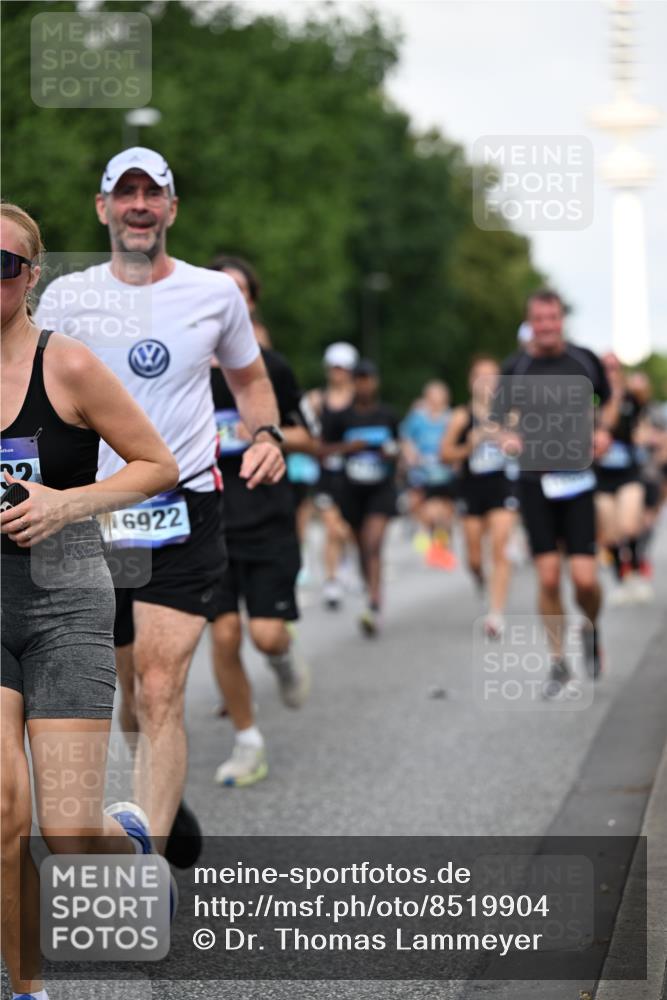 29.06.2025 - hella hamburg halbmarathon Dr. Thomas Lammeyer http://msf.ph/oto/8519904 29.06.2025 10:05:02 Kennedybrücke 1387, 1420, 1568, 1726, 2006, 2354, 2363, 3625, 3740, 3983, 4068, 4238, 4249, 4708, 5033, 5870, 6147, 6487, 6531, 6591, 6714, 6757, 6835, 7757, 7759, 7761, 8255, 8326, 8478, 8691, 8923, 9124, 10188, 10271, 10383, 10705 meine-sportfotos.de