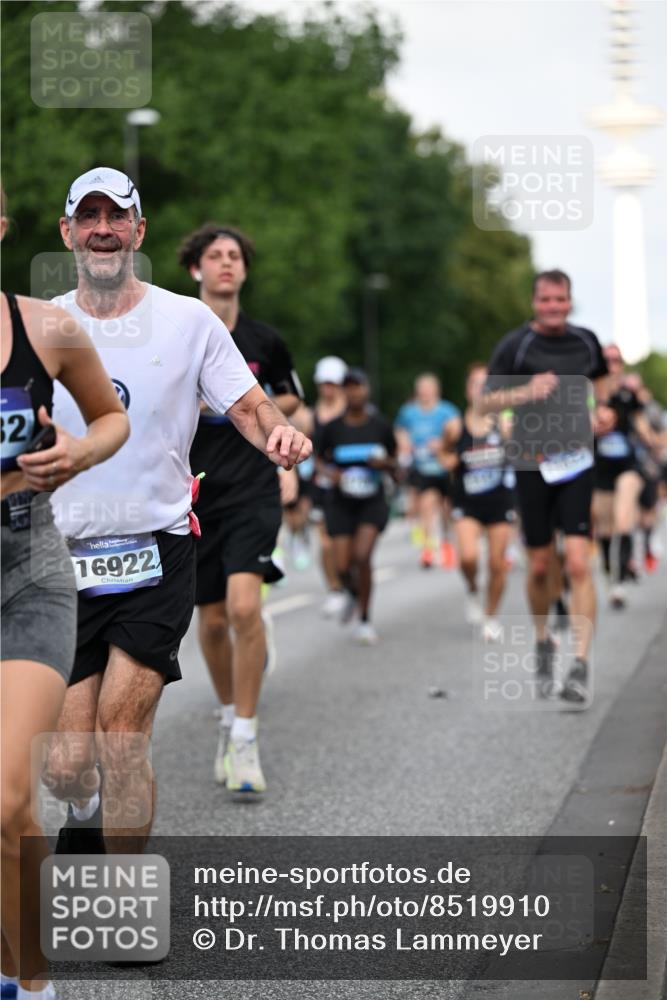 29.06.2025 - hella hamburg halbmarathon Dr. Thomas Lammeyer http://msf.ph/oto/8519910 29.06.2025 10:05:02 Kennedybrücke 1387, 1420, 1568, 1726, 2006, 2354, 2363, 3625, 3740, 3983, 4068, 4238, 4249, 4708, 5033, 5870, 6147, 6487, 6531, 6591, 6714, 6757, 6835, 7757, 7759, 7761, 8255, 8326, 8478, 8691, 8923, 9124, 10188, 10271, 10383, 10705 meine-sportfotos.de