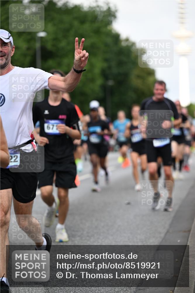 29.06.2025 - hella hamburg halbmarathon Dr. Thomas Lammeyer http://msf.ph/oto/8519921 29.06.2025 10:05:02 Kennedybrücke 1387, 1420, 1568, 1726, 2006, 2354, 2363, 3625, 3740, 3983, 4068, 4238, 4249, 4708, 5033, 5870, 6147, 6487, 6531, 6591, 6714, 6757, 6835, 7757, 7759, 7761, 8255, 8326, 8478, 8691, 8923, 9124, 10188, 10271, 10383, 10705 meine-sportfotos.de