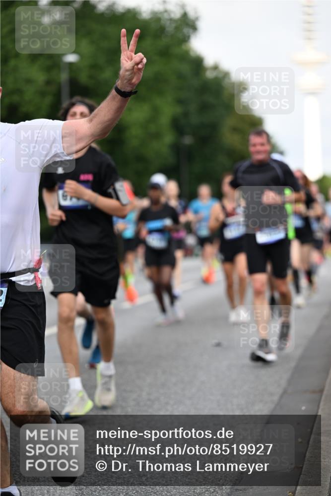 29.06.2025 - hella hamburg halbmarathon Dr. Thomas Lammeyer http://msf.ph/oto/8519927 29.06.2025 10:05:02 Kennedybrücke 1387, 1420, 1568, 1726, 2006, 2354, 2363, 3625, 3740, 3983, 4068, 4238, 4249, 4708, 5033, 5870, 6147, 6487, 6531, 6591, 6714, 6757, 6835, 7757, 7759, 7761, 8255, 8326, 8478, 8691, 8923, 9124, 10188, 10271, 10383, 10705 meine-sportfotos.de