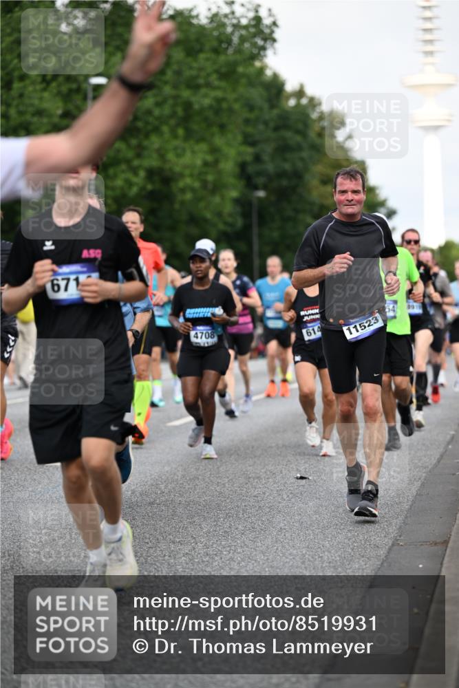 29.06.2025 - hella hamburg halbmarathon Dr. Thomas Lammeyer http://msf.ph/oto/8519931 29.06.2025 10:05:02 Kennedybrücke 1387, 1420, 1568, 1726, 2006, 2354, 2363, 3625, 3740, 3983, 4068, 4238, 4249, 4708, 5033, 5870, 6147, 6487, 6531, 6591, 6714, 6757, 6835, 7757, 7759, 7761, 8255, 8326, 8478, 8691, 8923, 9124, 10188, 10271, 10383, 10705 meine-sportfotos.de