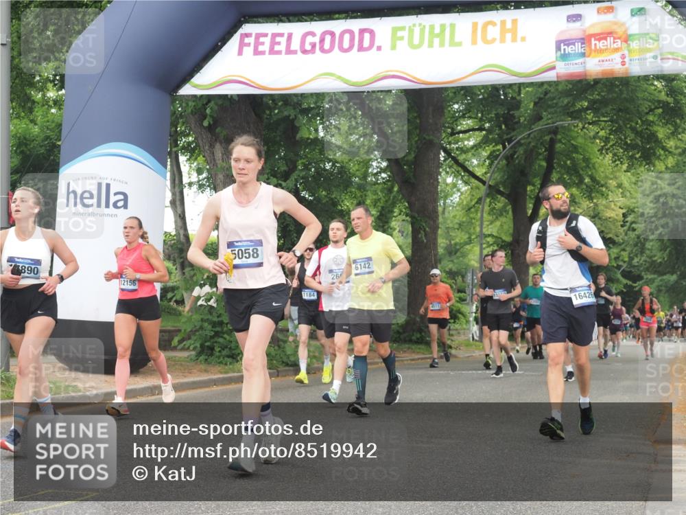 29.06.2025 - hella hamburg halbmarathon KatJ http://msf.ph/oto/8519942 29.06.2025 10:49:27 Zwischen KM18-KM19 1147, 2661, 3625, 5058, 5379, 6142 meine-sportfotos.de