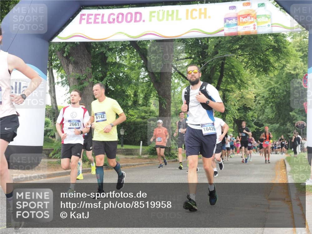 29.06.2025 - hella hamburg halbmarathon KatJ http://msf.ph/oto/8519958 29.06.2025 10:49:28 Zwischen KM18-KM19 1147, 1184, 2661, 3625, 5058, 5379, 6142 meine-sportfotos.de