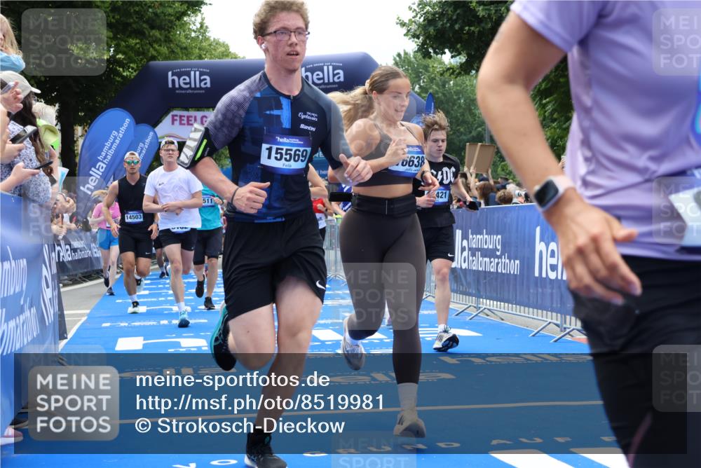 29.06.2025 - hella hamburg halbmarathon Strokosch-Dieckow http://msf.ph/oto/8519981 29.06.2025 11:23:17 Ziel 1158, 1401, 1963, 2956, 3770, 4786, 5251, 5939, 6102, 6874, 8511, 9270, 9272, 9457, 13264, 13472, 13781, 14421, 14503, 15569, 15952, 16638, 17556, 17885, 18962, 19093 meine-sportfotos.de