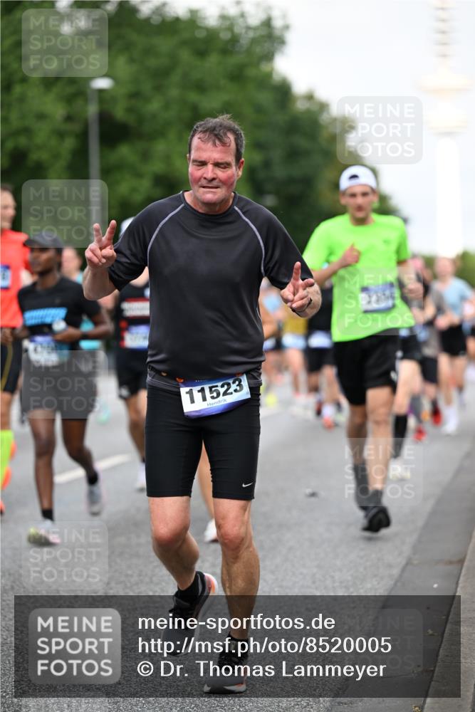 29.06.2025 - hella hamburg halbmarathon Dr. Thomas Lammeyer http://msf.ph/oto/8520005 29.06.2025 10:05:04 Kennedybrücke 1387, 1420, 1726, 2006, 2354, 2363, 3625, 3740, 3983, 4068, 4238, 4249, 4708, 5870, 6147, 6487, 6531, 6591, 6714, 6757, 6835, 7757, 7759, 7761, 8255, 8326, 8478, 8691, 8923, 9124, 9932, 10271, 10383, 10705 meine-sportfotos.de