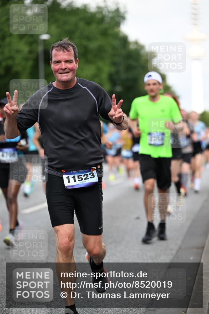 29.06.2025 - hella hamburg halbmarathon Dr. Thomas Lammeyer http://msf.ph/oto/8520019 29.06.2025 10:05:04 Kennedybrücke 1387, 1420, 1726, 2006, 2354, 2363, 3625, 3740, 3983, 4068, 4238, 4249, 4708, 5870, 6147, 6487, 6531, 6591, 6714, 6757, 6835, 7757, 7759, 7761, 8255, 8326, 8478, 8691, 8923, 9124, 9932, 10271, 10383, 10705 meine-sportfotos.de