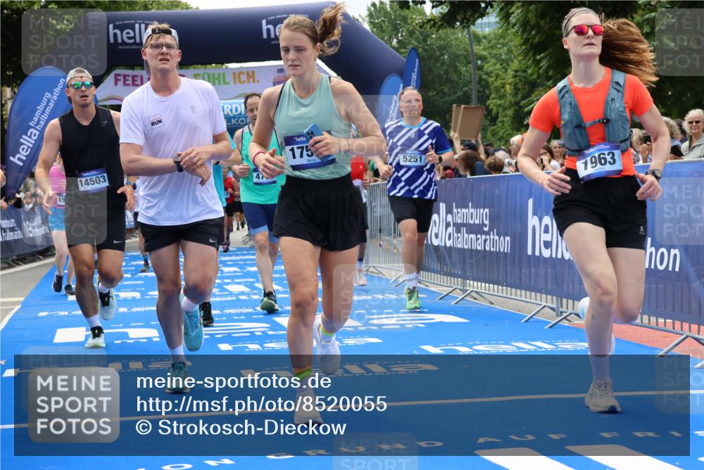29.06.2025 - hella hamburg halbmarathon Strokosch-Dieckow http://msf.ph/oto/8520055 29.06.2025 11:23:19 Ziel 1158, 1401, 1963, 2335, 4786, 5251, 6102, 6874, 8511, 9270, 9272, 9457, 13264, 13472, 13781, 14421, 14503, 15569, 15657, 16638, 17556, 17885, 18962, 19093 meine-sportfotos.de