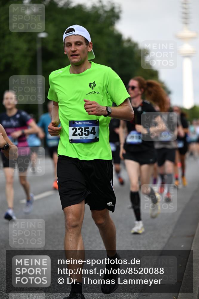 29.06.2025 - hella hamburg halbmarathon Dr. Thomas Lammeyer http://msf.ph/oto/8520088 29.06.2025 10:05:06 Kennedybrücke 1387, 1420, 1726, 2006, 2354, 2363, 2936, 3625, 3740, 3983, 4068, 4238, 4249, 4708, 5870, 6147, 6487, 6531, 6591, 6714, 6757, 6835, 6924, 7757, 7759, 7761, 8255, 8326, 8478, 8691, 8923, 9124, 9932, 10271, 10383, 10705 meine-sportfotos.de
