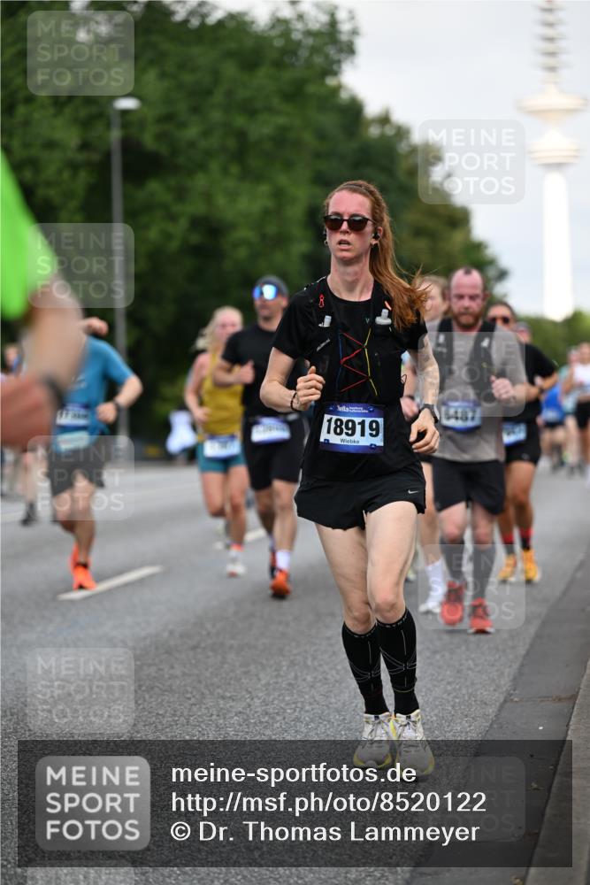 29.06.2025 - hella hamburg halbmarathon Dr. Thomas Lammeyer http://msf.ph/oto/8520122 29.06.2025 10:05:07 Kennedybrücke 1387, 1420, 1726, 2006, 2354, 2363, 2936, 3625, 3740, 3983, 4068, 4238, 4249, 4319, 4708, 5870, 6147, 6487, 6531, 6591, 6714, 6757, 6835, 6924, 7757, 7759, 7761, 8046, 8255, 8326, 8478, 8691, 8923, 9124, 9932, 10271, 10383, 10705 meine-sportfotos.de