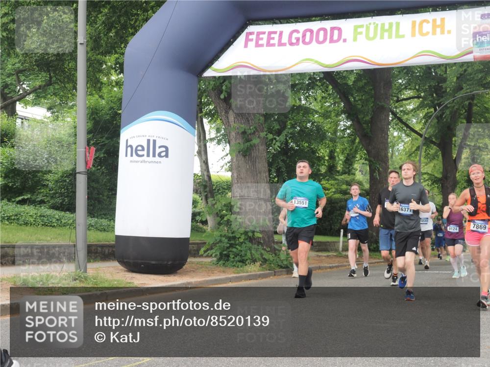 29.06.2025 - hella hamburg halbmarathon KatJ http://msf.ph/oto/8520139 29.06.2025 10:49:33 Zwischen KM18-KM19 1184, 2661, 4511, 6142, 7869 meine-sportfotos.de
