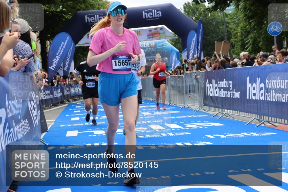 29.06.2025 - hella hamburg halbmarathon Strokosch-Dieckow http://msf.ph/oto/8520145 29.06.2025 11:23:23 Ziel 1401, 1963, 2335, 2901, 4786, 5251, 6102, 6874, 8511, 9270, 9272, 9855, 11596, 12550, 13781, 14421, 14503, 15569, 15657, 16638, 17556, 17885 meine-sportfotos.de