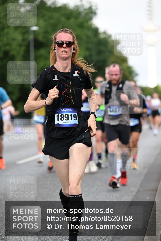 29.06.2025 - hella hamburg halbmarathon Dr. Thomas Lammeyer http://msf.ph/oto/8520158 29.06.2025 10:05:08 Kennedybrücke 1387, 1420, 1726, 2006, 2354, 2363, 2936, 3625, 3740, 3983, 4068, 4238, 4249, 4319, 4708, 5870, 6147, 6487, 6531, 6591, 6714, 6757, 6835, 6924, 7757, 7759, 7761, 8046, 8255, 8326, 8478, 8691, 8923, 9124, 9932, 10271, 10383, 10705 meine-sportfotos.de