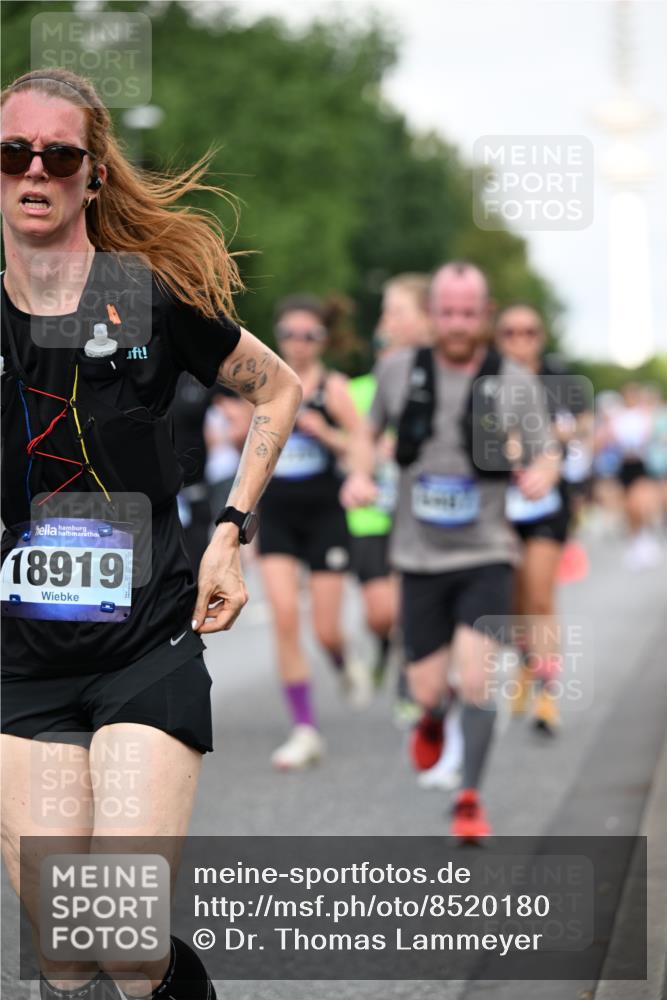 29.06.2025 - hella hamburg halbmarathon Dr. Thomas Lammeyer http://msf.ph/oto/8520180 29.06.2025 10:05:08 Kennedybrücke 1387, 1420, 1726, 2006, 2354, 2363, 2936, 3625, 3740, 3983, 4068, 4238, 4249, 4319, 4708, 5870, 6147, 6487, 6531, 6591, 6714, 6757, 6835, 6924, 7757, 7759, 7761, 8046, 8255, 8326, 8478, 8691, 8923, 9124, 9932, 10271, 10383, 10705 meine-sportfotos.de
