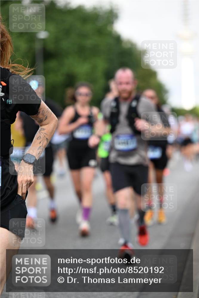 29.06.2025 - hella hamburg halbmarathon Dr. Thomas Lammeyer http://msf.ph/oto/8520192 29.06.2025 10:05:08 Kennedybrücke 1387, 1420, 1726, 2006, 2354, 2363, 2936, 3625, 3740, 3983, 4068, 4238, 4249, 4319, 4708, 5870, 6147, 6487, 6531, 6591, 6714, 6757, 6835, 6924, 7757, 7759, 7761, 8046, 8255, 8326, 8478, 8691, 8923, 9124, 9932, 10271, 10383, 10705 meine-sportfotos.de
