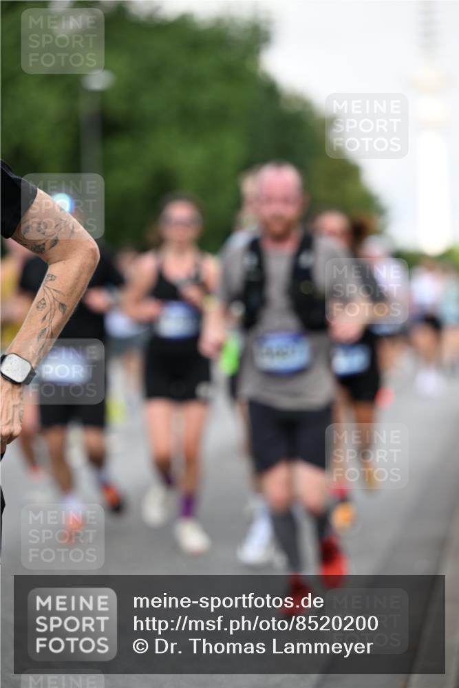 29.06.2025 - hella hamburg halbmarathon Dr. Thomas Lammeyer http://msf.ph/oto/8520200 29.06.2025 10:05:09 Kennedybrücke 1387, 1420, 1726, 2006, 2354, 2363, 2936, 3625, 3740, 3983, 4068, 4238, 4249, 4319, 4708, 5870, 6147, 6487, 6531, 6591, 6714, 6757, 6835, 6924, 7757, 7759, 7761, 8046, 8255, 8326, 8478, 8691, 8923, 9124, 9932, 10383, 10705 meine-sportfotos.de