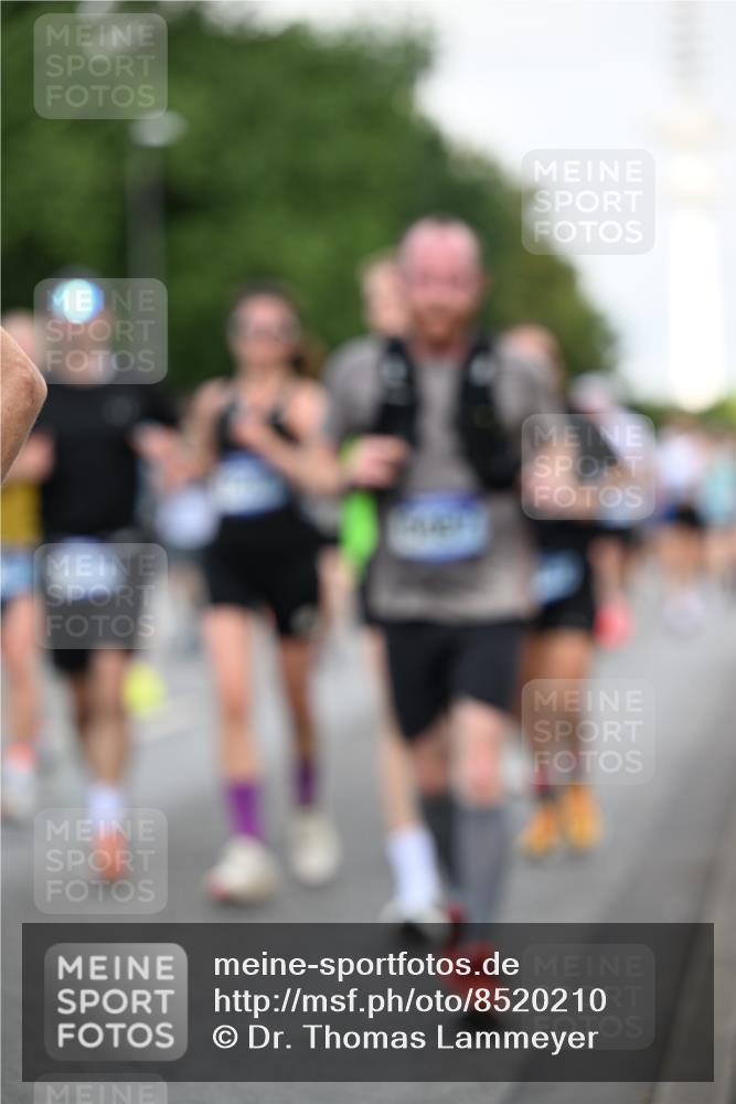 29.06.2025 - hella hamburg halbmarathon Dr. Thomas Lammeyer http://msf.ph/oto/8520210 29.06.2025 10:05:09 Kennedybrücke 1387, 1420, 1726, 2006, 2354, 2363, 2936, 3625, 3740, 3983, 4068, 4238, 4249, 4319, 4708, 5870, 6147, 6487, 6531, 6591, 6714, 6757, 6835, 6924, 7757, 7759, 7761, 8046, 8255, 8326, 8478, 8691, 8923, 9124, 9932, 10383, 10705 meine-sportfotos.de