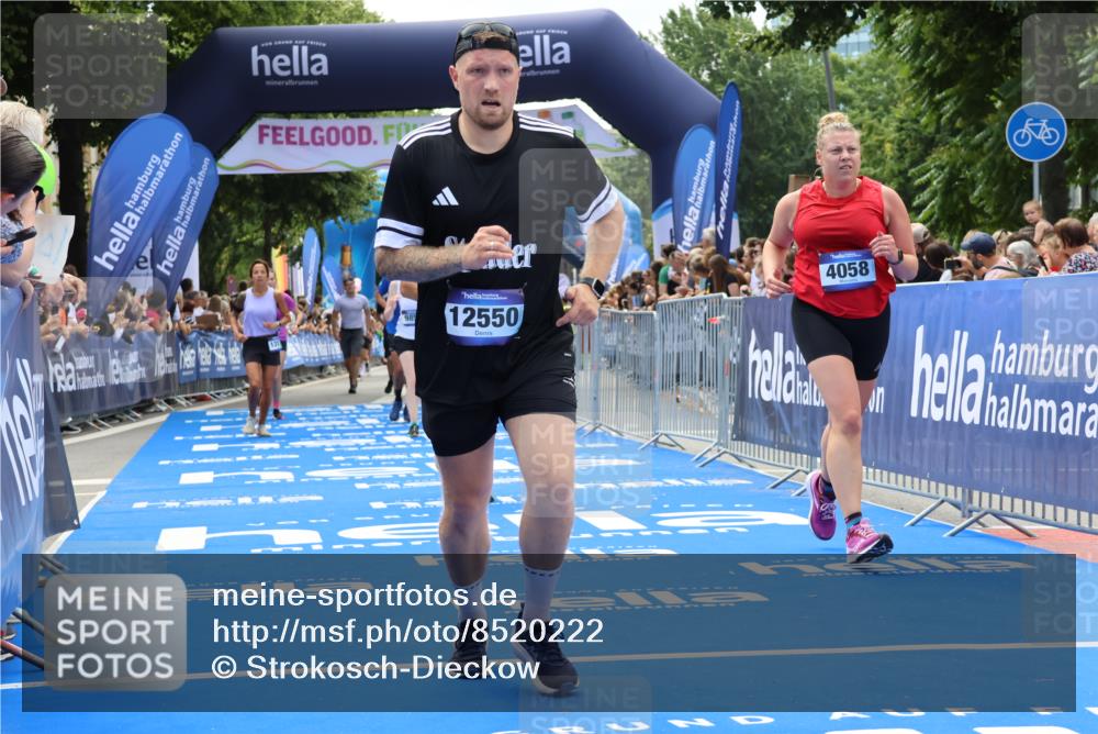 29.06.2025 - hella hamburg halbmarathon Strokosch-Dieckow http://msf.ph/oto/8520222 29.06.2025 11:23:26 Ziel 1401, 2335, 2901, 4786, 5251, 6102, 8511, 9855, 11596, 12550, 13174, 14503, 15657, 17556 meine-sportfotos.de