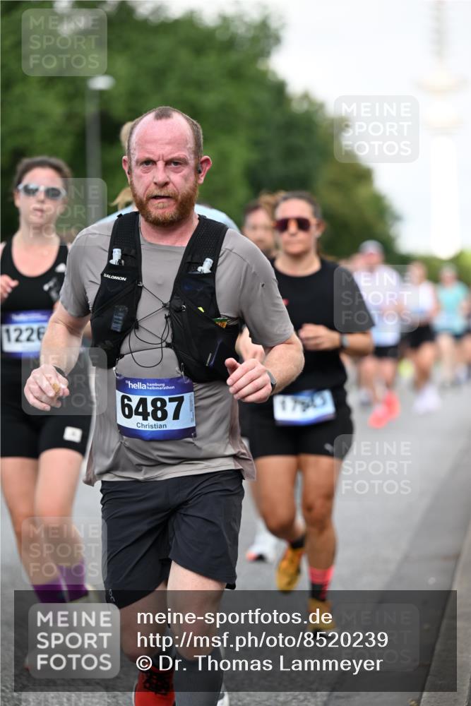 29.06.2025 - hella hamburg halbmarathon Dr. Thomas Lammeyer http://msf.ph/oto/8520239 29.06.2025 10:05:10 Kennedybrücke 1387, 1420, 1526, 1726, 2006, 2354, 2363, 2936, 3625, 3740, 4068, 4238, 4249, 4319, 4370, 4708, 5870, 6147, 6487, 6531, 6591, 6714, 6757, 6835, 6924, 7658, 7757, 7759, 7761, 8046, 8255, 8326, 8478, 8691, 8923, 9124, 9932, 10383, 10705 meine-sportfotos.de